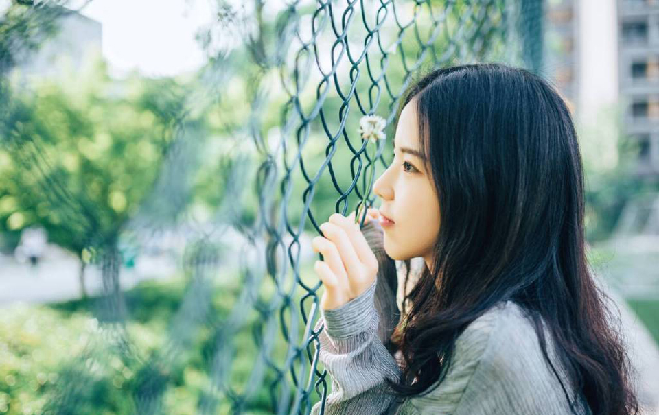 “那江州守将是何人？”庞统向邓贤询问道。